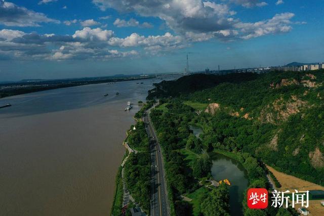 南京持续高温，意外“烤”出一片水晶天 蔚蓝美景成夏日福利