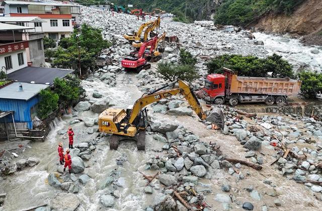 四川康定泥石流为何如此凶猛 多重因素致灾难频发